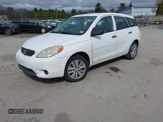 2006 Toyota Matrix STD with VIN 2T1KR32E56C562970, listed as a IAAI auction lot 42055145 with 191,458 mi miles. Bid and sale history available at carsss.com. Image 2.
