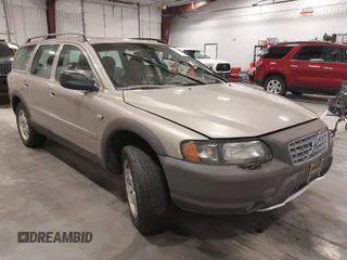 2002 Volvo V70 with VIN YV1SZ58D121057107, listed as a IAAI auction lot 41883322 with 163,665 mi miles. Bid and sale history available at carsss.com. Image 1.