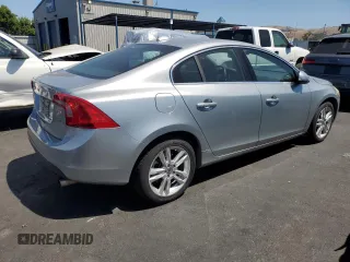 2013 Volvo S60 T5 Premier z VIN YV1612FS3D1220500, wystawiony jako Copart lot #59050505 z przebiegiem 116 584 mil mil oraz Czysty tytuł • Clean title. Historia ofert i sprzedaży dostępna na DreamBid. Obrazek 3.