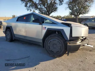 2024 Tesla Cybertruck z VIN 7G2CEHED5RA031195, wystawiony jako Copart lot #86002214 z przebiegiem 8 546 mil mil oraz Szkoda całkowita • Salvage title. Historia ofert i sprzedaży dostępna na DreamBid. Obrazek 4.