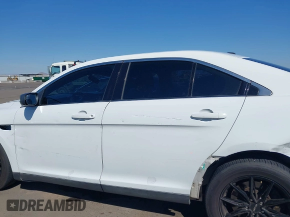 2013 Ford Police Interceptor z VIN 1FAHP2M82DG132383, wystawiony jako IAAI lot #41851540 z przebiegiem 172 639 mil mil oraz . Historia ofert i sprzedaży dostępna na DreamBid. Obrazek 14.