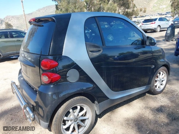 2008 Smart fortwo Pure with VIN WMEEJ31X28K187372, listed as a IAAI auction lot 41993316 with 113,248 mi miles. Bid and sale history available at carsss.com. Image 4.