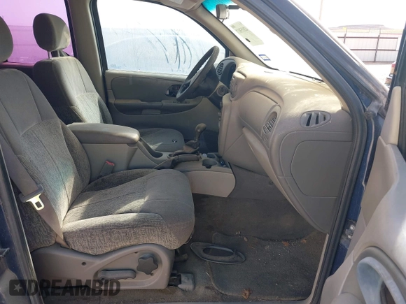 2003 Chevrolet TrailBlazer LS with VIN 1GNDS13S432222507, listed as a IAAI auction lot 42035817 with 220,061 mi miles. Bid and sale history available at carsss.com. Image 5.