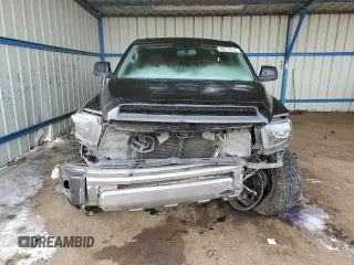 2017 Toyota Tundra Platinum z VIN 5TFAY5F10HX613975, wystawiony jako Copart lot #49817215 z przebiegiem 129 735 mil mil oraz Szkoda całkowita • Salvage title. Historia ofert i sprzedaży dostępna na DreamBid. Obrazek 5.