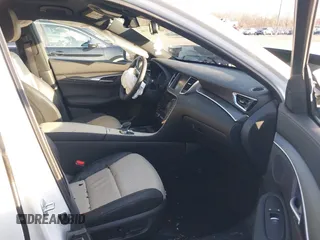 2023 Infiniti QX55 Luxe z VIN 3PCAJ5JR4PF122349, wystawiony jako IAAI lot #40942246 z przebiegiem 12 604 mil mil oraz . Historia ofert i sprzedaży dostępna na DreamBid. Obrazek 5.