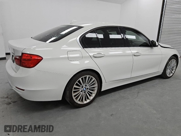 2012 BMW 3 Series 328i z VIN WBA3A5C57CF342137, wystawiony jako Copart lot #52630715 z przebiegiem 133 308 mil mil oraz Czysty tytuł • Clean title. Historia ofert i sprzedaży dostępna na DreamBid. Obrazek 3.