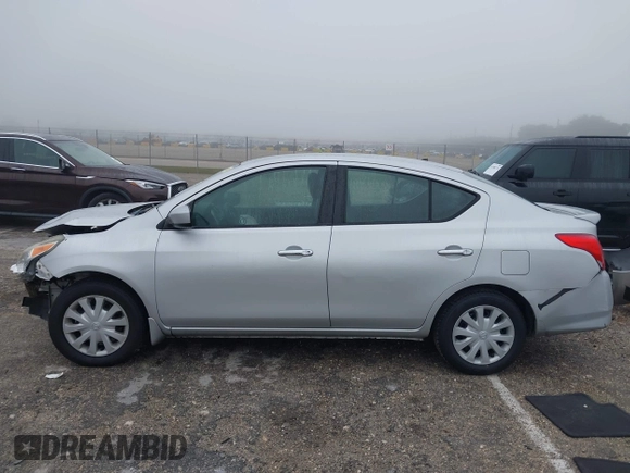 2015 Nissan Versa S Plus with VIN 3N1CN7AP0FL810844, listed as a IAAI auction lot 41386594 with 118,606 mi miles. Bid and sale history available at carsss.com. Image 15.