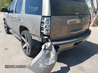 2007 Chevrolet Tahoe LT z VIN 1GNFC13077R226276, wystawiony jako IAAI lot #42232796 z przebiegiem 169 595 mil mil oraz . Historia ofert i sprzedaży dostępna na DreamBid. Obrazek 12.