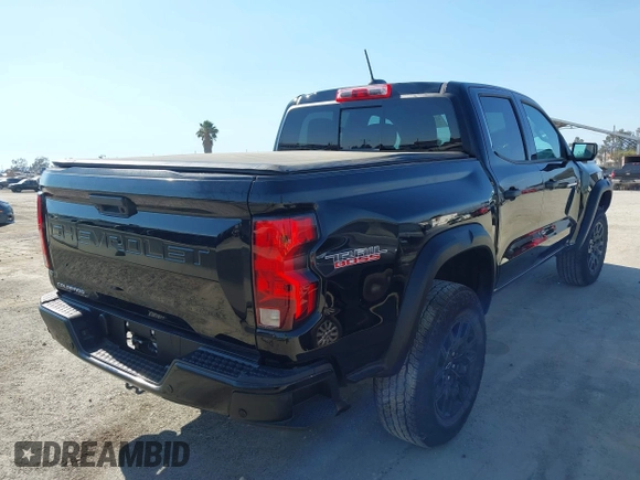 2024 Chevrolet Colorado 4WD Trail Boss z VIN 1GCPTEEK5R1144549, wystawiony jako IAAI lot #42754175 z przebiegiem Nie podano mil oraz . Historia ofert i sprzedaży dostępna na DreamBid. Obrazek 4.