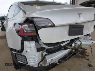 2023 Tesla Model 3 z VIN 5YJ3E1EA8PF412166, wystawiony jako IAAI lot #41461983 z przebiegiem 25 908 mil mil oraz . Historia ofert i sprzedaży dostępna na DreamBid. Obrazek 6.