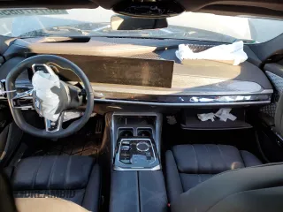 2023 BMW i7 xDrive60 z VIN WBY53EJ01PCM58257, wystawiony jako Copart lot #88787085 z przebiegiem Nie podano mil oraz Szkody całkowita. Historia ofert i sprzedaży dostępna na DreamBid. Obrazek 8.