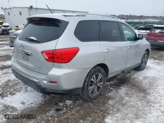 2017 Nissan Pathfinder SV with VIN 5N1DR2MN2HC687013, listed as a IAAI auction lot 41362733 with 129,832 mi miles. Bid and sale history available at carsss.com. Image 4.