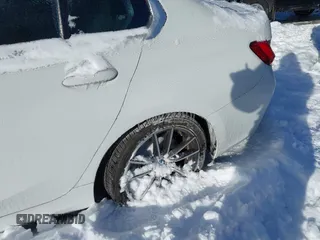 2021 BMW 3 Series 330i xDrive z VIN 3MW5R7J06M8C14597, wystawiony jako IAAI lot #41581041 z przebiegiem 8776 mil mil oraz . Historia ofert i sprzedaży dostępna na DreamBid. Obrazek 6.
