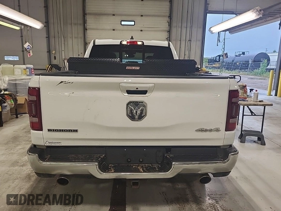 2021 Ram 1500 Big Horn z VIN 1C6SRFMT1MN714659, wystawiony jako IAAI lot #42521058 z przebiegiem 126 678 mil mil oraz . Historia ofert i sprzedaży dostępna na DreamBid. Obrazek 33.