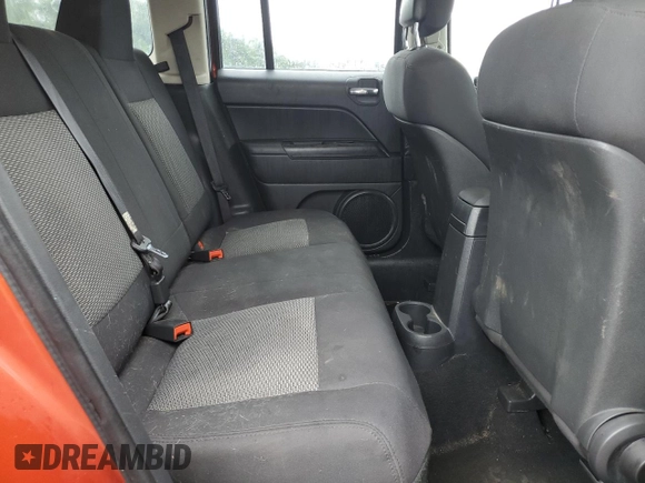 2010 Jeep Patriot Sport z VIN 1J4NF2GB8AD557735, wystawiony jako Copart lot #56532175 z przebiegiem 160 576 mil mil oraz Szkoda całkowita • Salvage title. Historia ofert i sprzedaży dostępna na DreamBid. Obrazek 11.