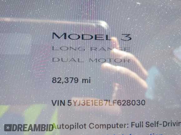 2020 Tesla Model 3 Long Range z VIN 5YJ3E1EB7LF628030, wystawiony jako IAAI lot #42357277 z przebiegiem 82 379 mil mil oraz . Historia ofert i sprzedaży dostępna na DreamBid. Obrazek 15.
