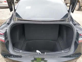 2018 Tesla Model 3 Long Range Battery z VIN 5YJ3E1EB3JF186733, wystawiony jako IAAI lot #42093891 z przebiegiem 102 435 mil mil oraz . Historia ofert i sprzedaży dostępna na DreamBid. Obrazek 10.