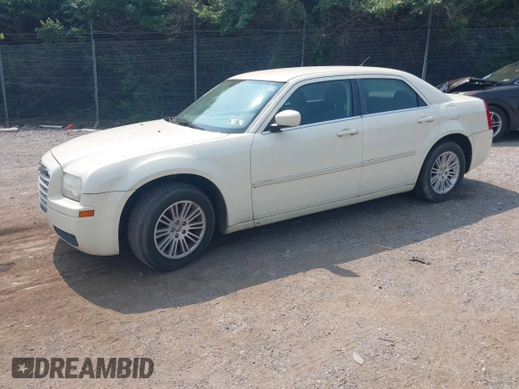 2008 Chrysler 300 LX z VIN 2C3LA43R48H225478, wystawiony jako IAAI lot #42449835 z przebiegiem 168 746 mil mil oraz . Historia ofert i sprzedaży dostępna na DreamBid. Obrazek 2.