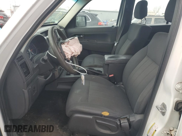 2011 Jeep Liberty Sport z VIN 1J4PN2GK8BW593944, wystawiony jako Copart lot #52571105 z przebiegiem Nie podano mil oraz Nie do naprawy • Non repairable. Historia ofert i sprzedaży dostępna na DreamBid. Obrazek 7.