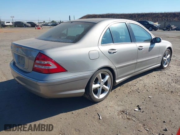 2006 Mercedes-Benz C 230 Sport z VIN WDBRF52H76A867919, wystawiony jako IAAI lot #42745070 z przebiegiem 115 536 mil mil oraz . Historia ofert i sprzedaży dostępna na DreamBid. Obrazek 4.