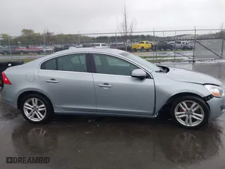 2013 Volvo S60 T6 R-Design Platinum with VIN YV1902FH0D1223617, listed as a IAAI auction lot 41969427 with 174,883 mi miles. Bid and sale history available at carsss.com. Image 13.