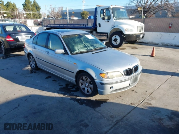 2003 BMW 3 Series 325i with VIN WBAAZ33473PH31756, listed as a IAAI auction lot 41605387 with 187,410 mi miles. Bid and sale history available at carsss.com. Image 1.