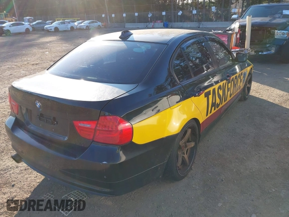 2011 BMW 3 Series 328i with VIN WBAPH5C52BA441411, listed as a IAAI auction lot 41414635 with 171,148 mi miles and . Bid and sale history available at carsss.com. Image 4.