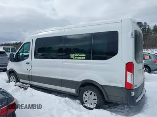 2024 Ford Transit Passenger XL z VIN 1FBAX2C85RKB46137, wystawiony jako IAAI lot #41535996 z przebiegiem 1 571 mil mil oraz . Historia ofert i sprzedaży dostępna na DreamBid. Obrazek 14.