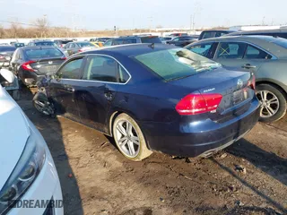 2015 Volkswagen Passat 2.0L TDI SE w/Sunroof with VIN 1VWBV7A34FC021031, listed as a IAAI auction lot 41601548 with 173,402 mi miles. Bid and sale history available at carsss.com. Image 3.