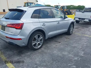 2025 Audi Q5 S line Premium z VIN WA1GAAFYXS2020823, wystawiony jako IAAI lot #42318926 z przebiegiem 9805 mil mil oraz . Historia ofert i sprzedaży dostępna na DreamBid. Obrazek 4.