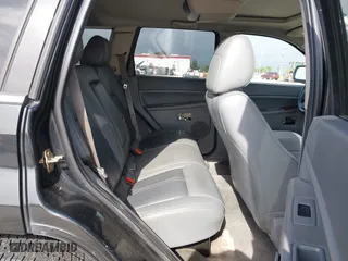 2005 Jeep Grand Cherokee Limited with VIN 1J4HR58205C574335, listed as a IAAI auction lot 42107907 with 191,161 mi miles. Bid and sale history available at carsss.com. Image 8.