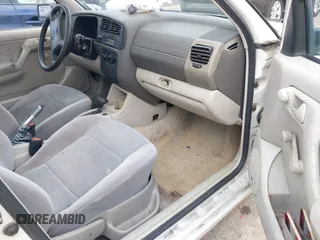 1998 Volkswagen Golf z VIN 3VWFA81H3WM214221, wystawiony jako IAAI lot #41855357 z przebiegiem 213 203 mil mil oraz . Historia ofert i sprzedaży dostępna na DreamBid. Obrazek 5.