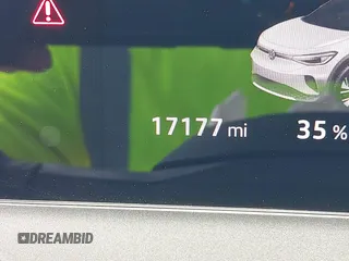 2023 Volkswagen ID.4 Pro S z VIN 1V2GNPE80PC006590, wystawiony jako IAAI lot #42178241 z przebiegiem 17 177 mil mil oraz . Historia ofert i sprzedaży dostępna na DreamBid. Obrazek 16.