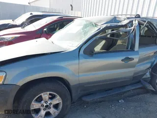 2005 Ford Escape XLT with VIN 1FMYU03175KA84787, listed as a IAAI auction lot 41814099 with 168,342 mi miles. Bid and sale history available at carsss.com. Image 6.