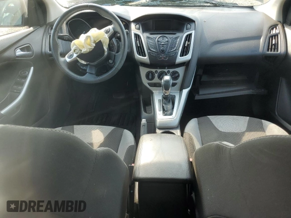 2012 Ford Focus SE z VIN 1FAHP3K28CL413193, wystawiony jako Copart lot #56333255 z przebiegiem Nie podano mil oraz Szkoda całkowita • Salvage title. Historia ofert i sprzedaży dostępna na DreamBid. Obrazek 8.