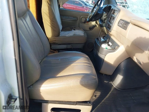 1997 Chevrolet Chevy Cargo Van with VIN 1GCFG25R8V1017834, listed as a IAAI auction lot 41389366 with NaN miles. Bid and sale history available at carsss.com. Image 5.