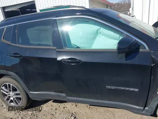2018 Jeep Compass Latitude with VIN 3C4NJCBB3JT462706, listed as a IAAI auction lot 41680742 with 89,105 mi miles. Bid and sale history available at carsss.com. Image 13.