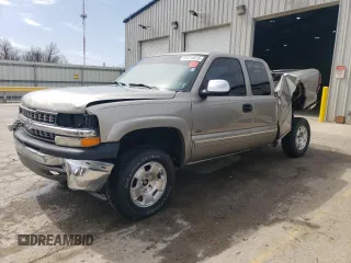 2000 Chevrolet Silverado 1500 LS with VIN 2GCEK19T2Y1308662, listed as a Copart auction lot 51215015 with 320,200 mi miles and Salvage Title. Bid and sale history available at carsss.com. Image 1.