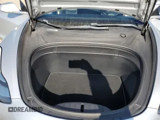 2018 Tesla Model 3 Long Range Battery z VIN 5YJ3E1EB7JF065140, wystawiony jako Copart lot #51916035 z przebiegiem 110 709 mil mil oraz Szkody całkowita. Historia ofert i sprzedaży dostępna na DreamBid. Obrazek 12.