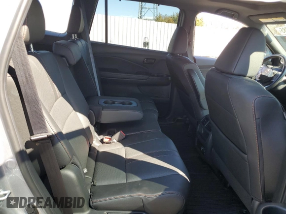 2022 Honda Passport TrailSport z VIN 5FNYF8H61NB026883, wystawiony jako Copart lot #49298085 z przebiegiem 18 600 mil mil oraz Szkoda całkowita • Salvage title. Historia ofert i sprzedaży dostępna na DreamBid. Obrazek 11.