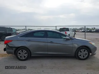 2013 Hyundai Sonata GLS z VIN 5NPEB4AC6DH513018, wystawiony jako IAAI lot #42068966 z przebiegiem 216 086 mil mil oraz . Historia ofert i sprzedaży dostępna na DreamBid. Obrazek 14.