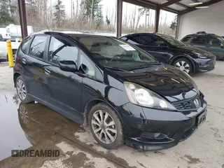 2013 Honda Fit Sport z VIN JHMGE8H59DC042068, wystawiony jako IAAI lot #41803884 z przebiegiem 128 223 mil mil oraz . Historia ofert i sprzedaży dostępna na DreamBid. Obrazek 1.