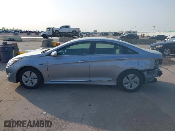 2014 Hyundai Sonata Hybrid Limited with VIN KMHEC4A41EA117315, listed as a IAAI auction lot 41922246 with 173,903 mi miles. Bid and sale history available at carsss.com. Image 15.