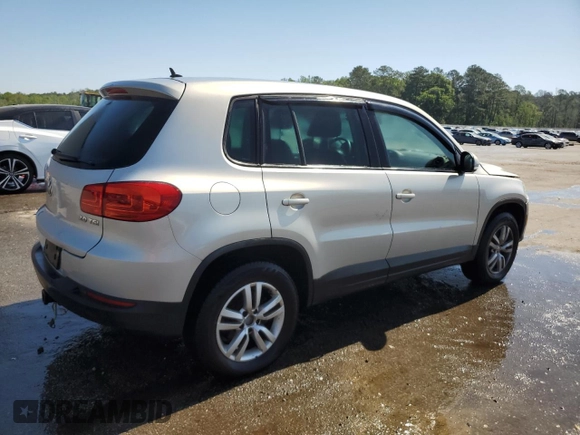 2012 Volkswagen Tiguan SE z VIN WVGAV7AX6CW543053, wystawiony jako Copart lot #53160825 z przebiegiem 167 185 mil mil oraz Szkody całkowita. Historia ofert i sprzedaży dostępna na DreamBid. Obrazek 3.