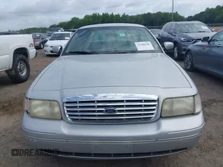 2000 Ford Crown Victoria Police Interceptor с VIN 2FAFP71W0YX183498, выставлен на аукционе IAAI как лот 42388246 с пробегом 250 591 миль миль и . История ставок и продаж доступна на DreamBid. Изображение 12.