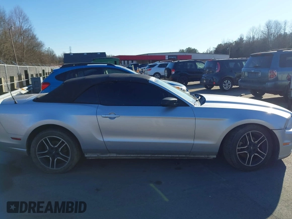 2014 Ford Mustang V6 с VIN 1ZVBP8EM8E5264833, выставлен на аукционе IAAI как лот 41399611 с пробегом 184 439 миль миль и . История ставок и продаж доступна на DreamBid. Изображение 13.