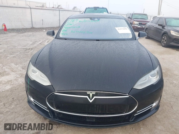 2015 Tesla Model S 85D with VIN 5YJSA1E24FF111120, listed as a IAAI auction lot 41471698 with 58,126 mi miles. Bid and sale history available at carsss.com. Image 13.