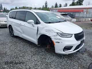2022 Chrysler Pacifica Touring L z VIN 2C4RC1BG9NR212875, wystawiony jako IAAI lot #42292283 z przebiegiem 37 900 mil mil oraz . Historia ofert i sprzedaży dostępna na DreamBid. Obrazek 1.
