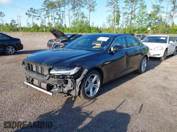 2018 Volvo S90 Momentum with VIN LVY982AK2JP023132, listed as a IAAI auction lot 41977080 with 98,514 mi miles. Bid and sale history available at carsss.com. Image 17.