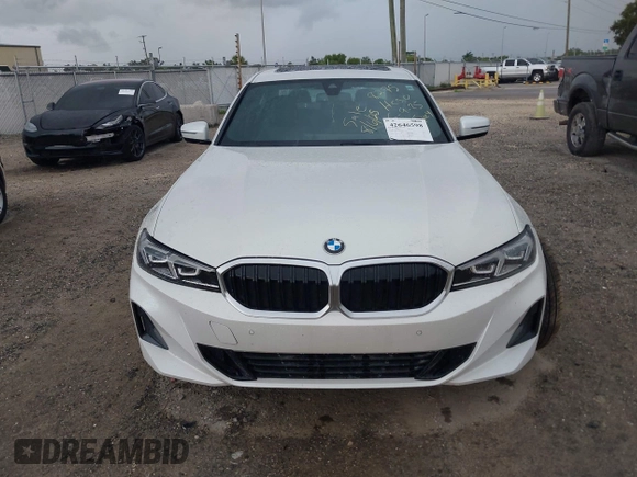 2024 BMW 3 Series 330i with VIN 3MW69FF0XR8E38275, listed as a IAAI auction lot 42646598 with 39,015 mi miles and . Bid and sale history available at DreamBid. Image 12.